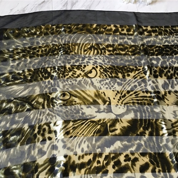 Large Leopard Print Scarf - Picture 5 of 6
